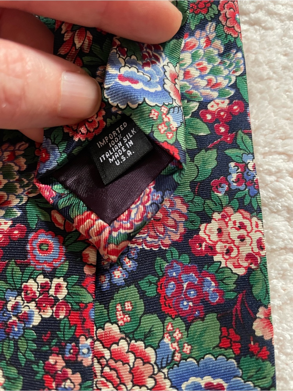 Liberty of London Mens 100% Silk Floral Necktie - Navy / Red / Green - Picture 2 of 2